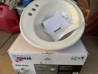 White oval bathroom sink