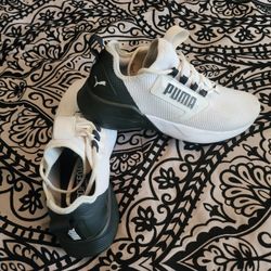 Women's Size 8 PUMA Shoes 