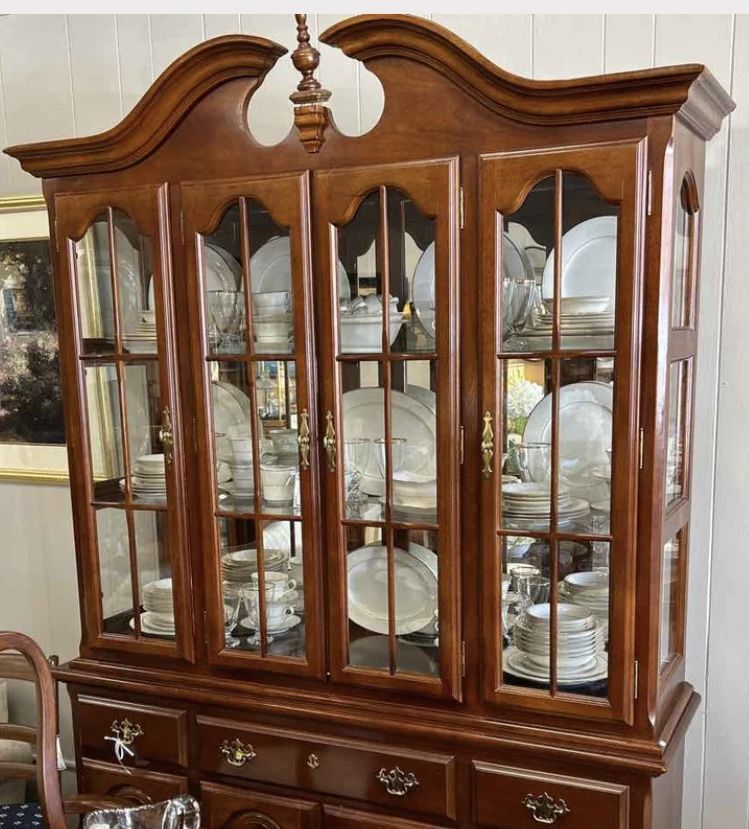 China Cabinet In Great Condition 
