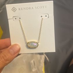 Kendra Scott necklace 