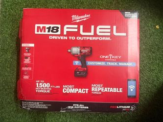 Milwaukee M18 FUEL 3/4" High Torque Impact Wrench Kit