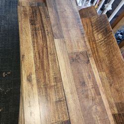 Más De 250 Sq ft Piso Laminado USADO EN BUENAS CODICIONES