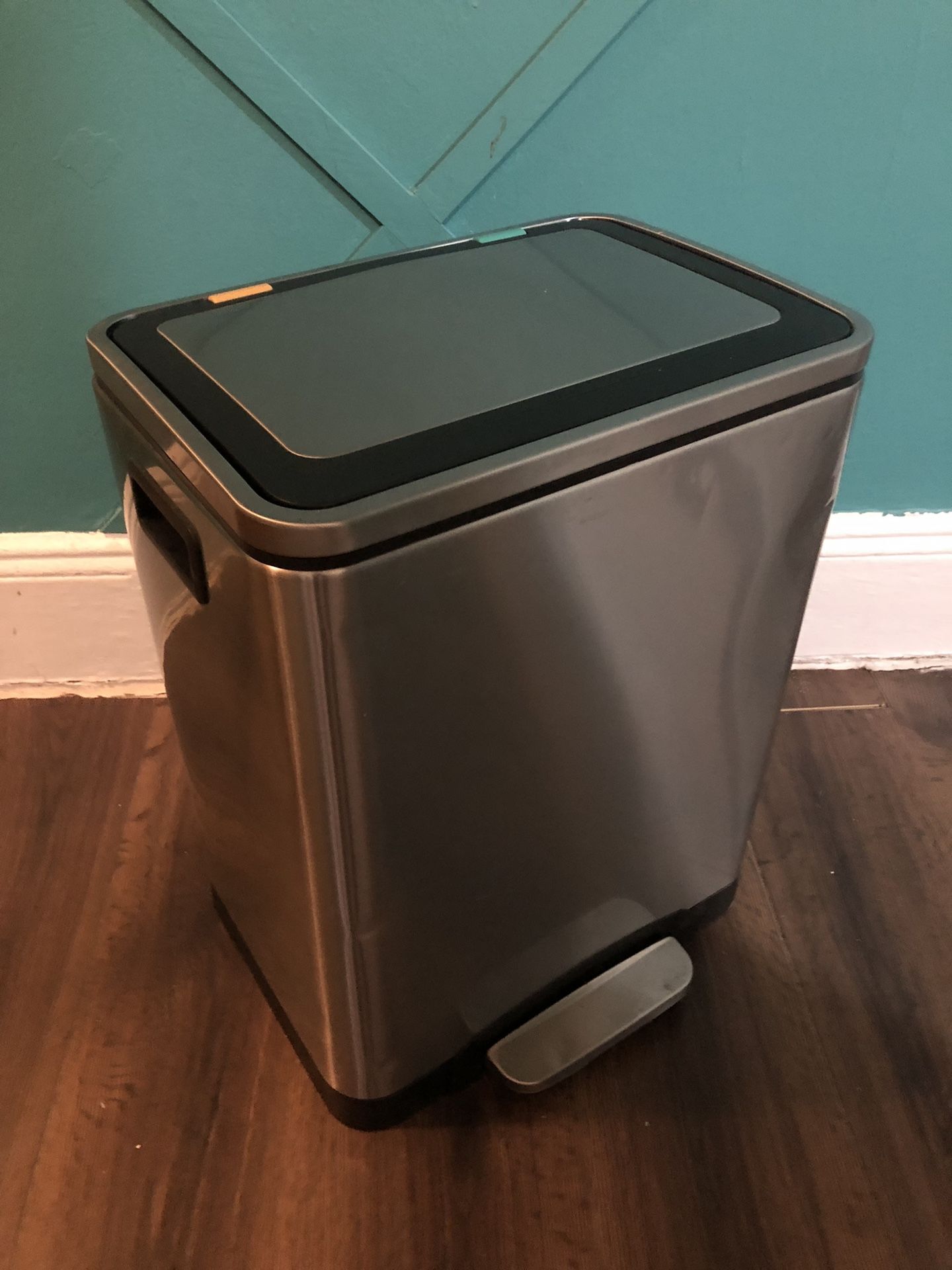 Stainless Steel Trash Can w/ 2x 8 Gallon Baskets