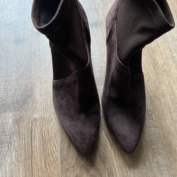  High Heel Boots Leather Designed ByBettye Mulee Made In Italy    US Size 5,5 = European Size 36 Color Chocolate Brown, NEW