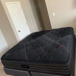 KING MATTRESS BEAUTYREST BLACK SOFT AND FREE BOX SPRINGS 