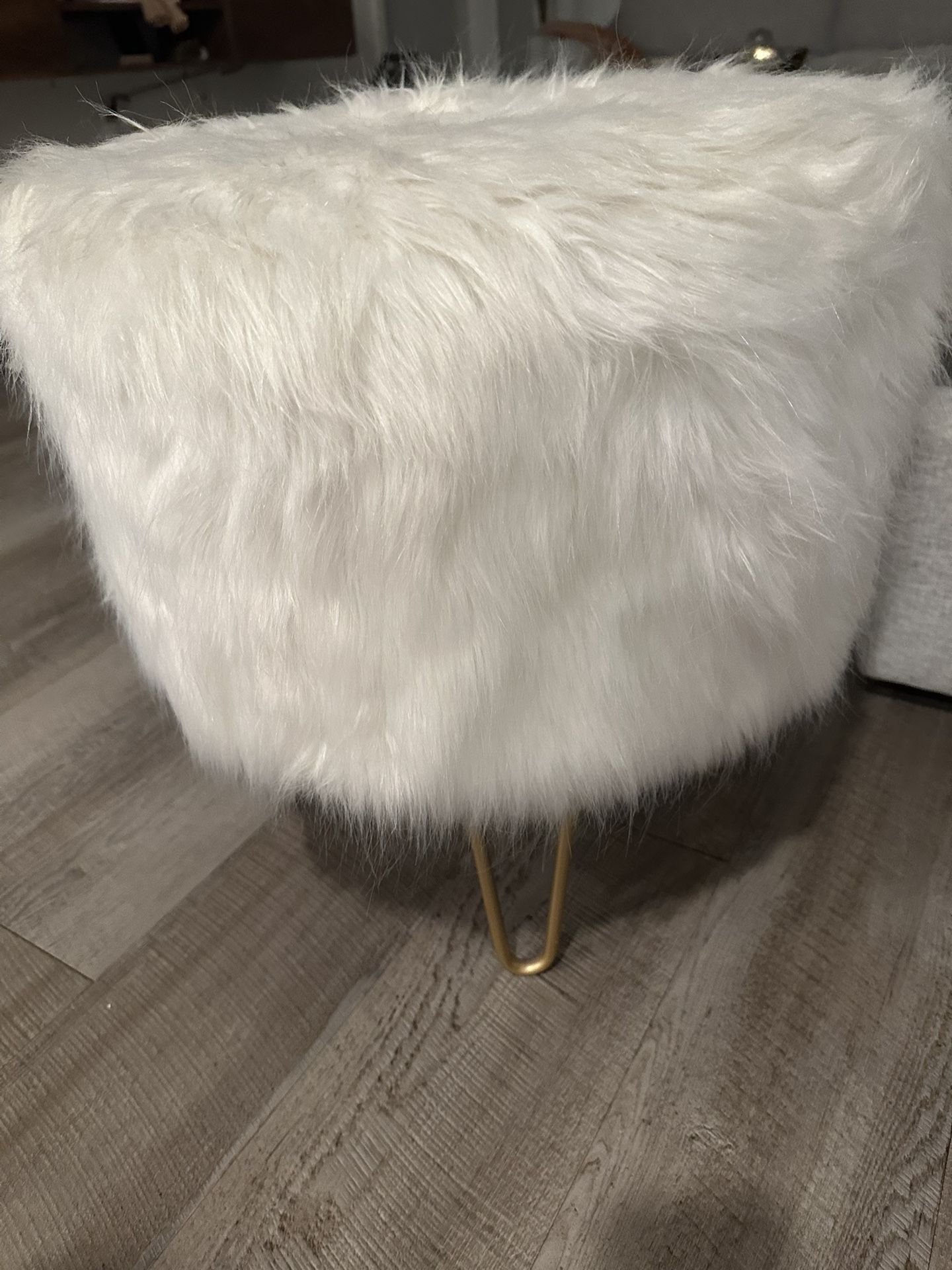 ✨Faux Fur Foot Stool Ottoman – White with Gold Legs ✨