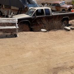88 Chevy 1 ton pick up Has fifth wheel hitch hundred 40,000 Mile Just passed smog just pay the fees on the tags need some TLC mechanically very sound