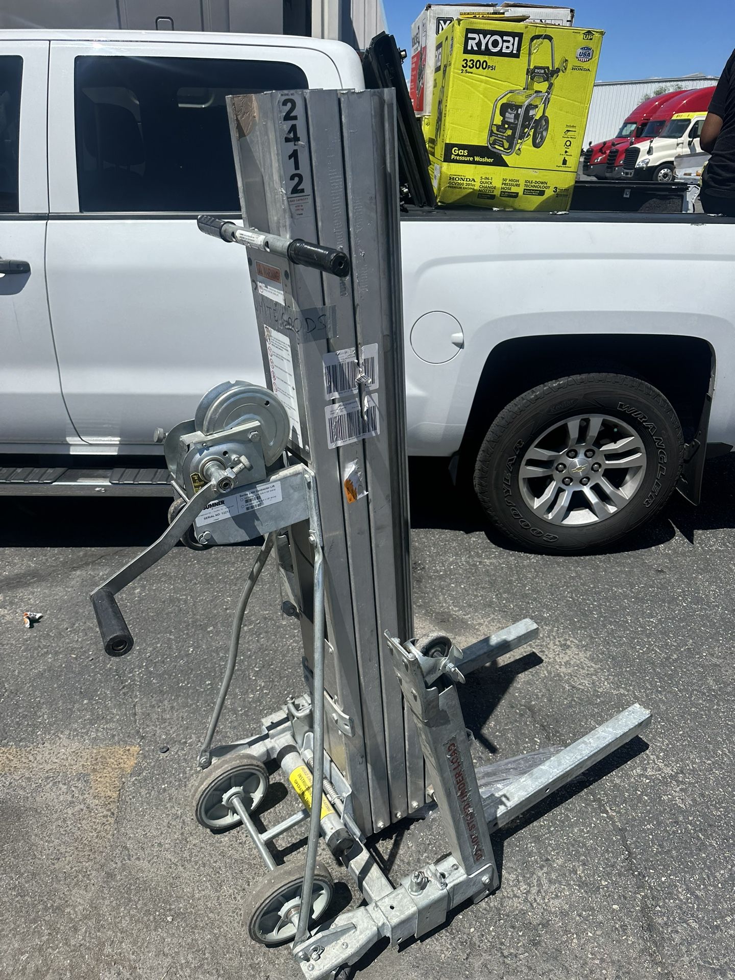 SUMNER (contact info removed) 12' GALVANIZED SERIES 2400 CONTRACTOR LIFT