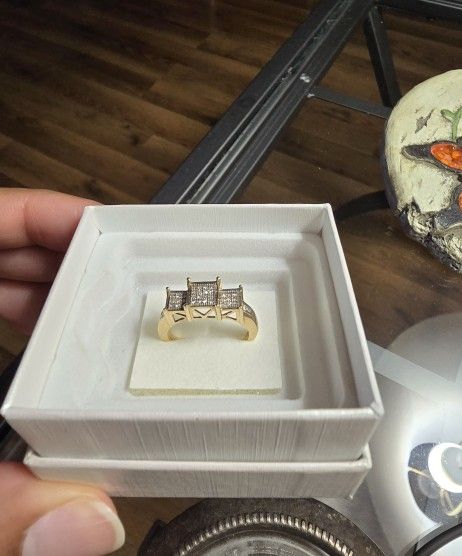 10k Gold Ring 1/15 CT