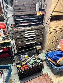 Toolbox (4) with tools