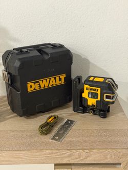 Dewalt 150 ft Green Cross Line and 5-Spot Laser Level with USB-C Charger (New)