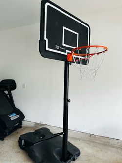 Basketball court in good condition 🏀