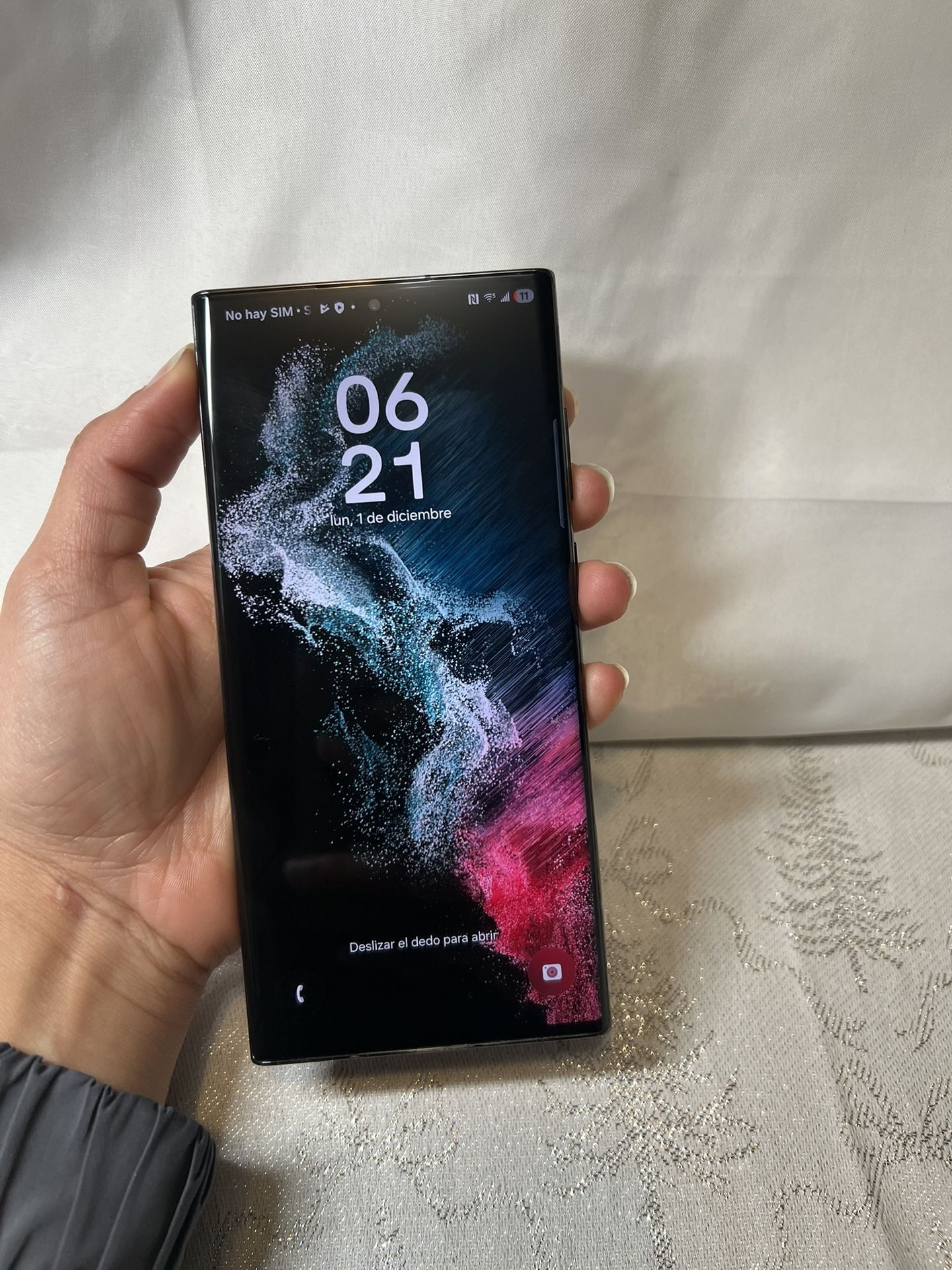 Samsung Galaxy S22 Ultra Black 128 GB AT&T excellent 