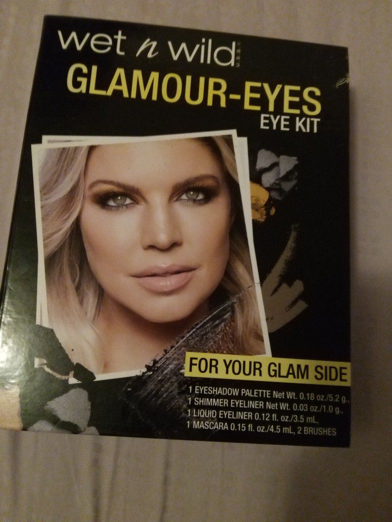 BRAND NEW Glamour Eyes Makeup Eye Kit