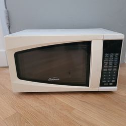 🔥 WORKING Microwave Kitchen Home Appliance 18"

Good overall preowned condition

Sunbeam brand