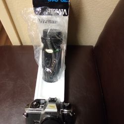 Vintage Nikon FG-20 35mm Camera w/Vivitar 70-210mm Lens