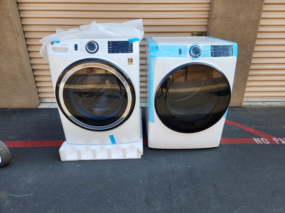 GE Profile Front Load Washer Gas Dryer New Set 