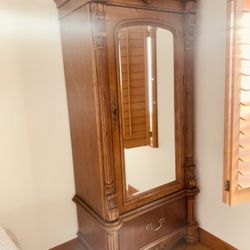 Armoire Antique 