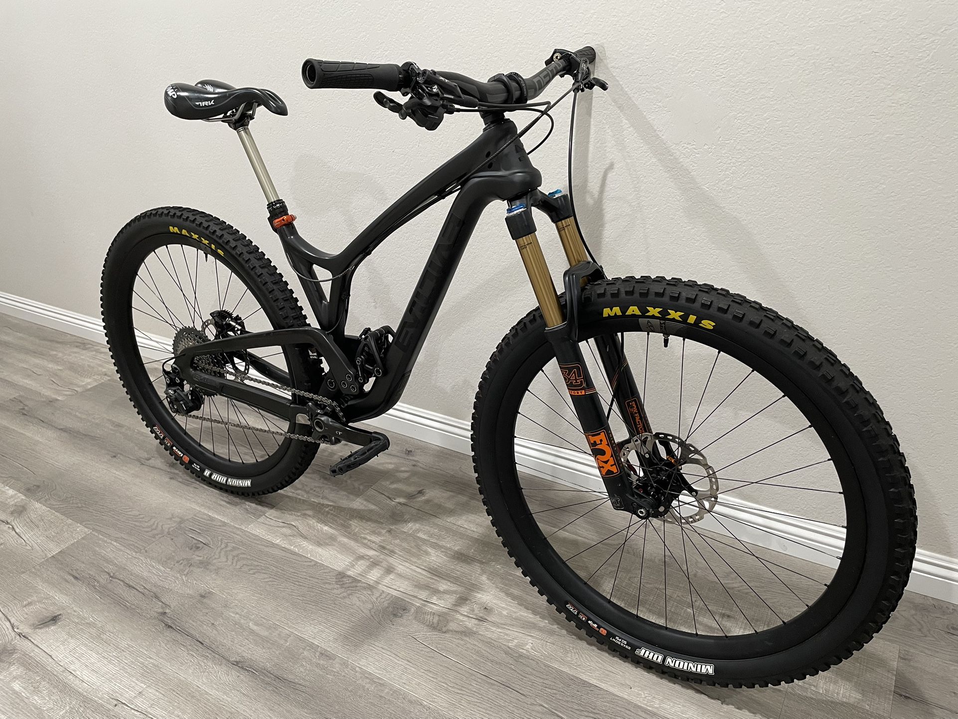 CARBON Evil Following 29er MTB Size MEDIUM (UPGRADED)