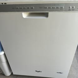 Wirlpool Dishwasher. 