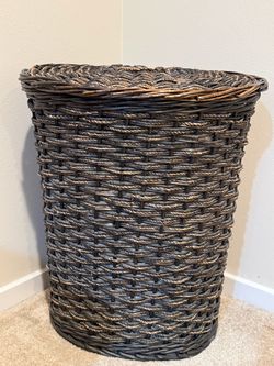 Wicker laundry basket