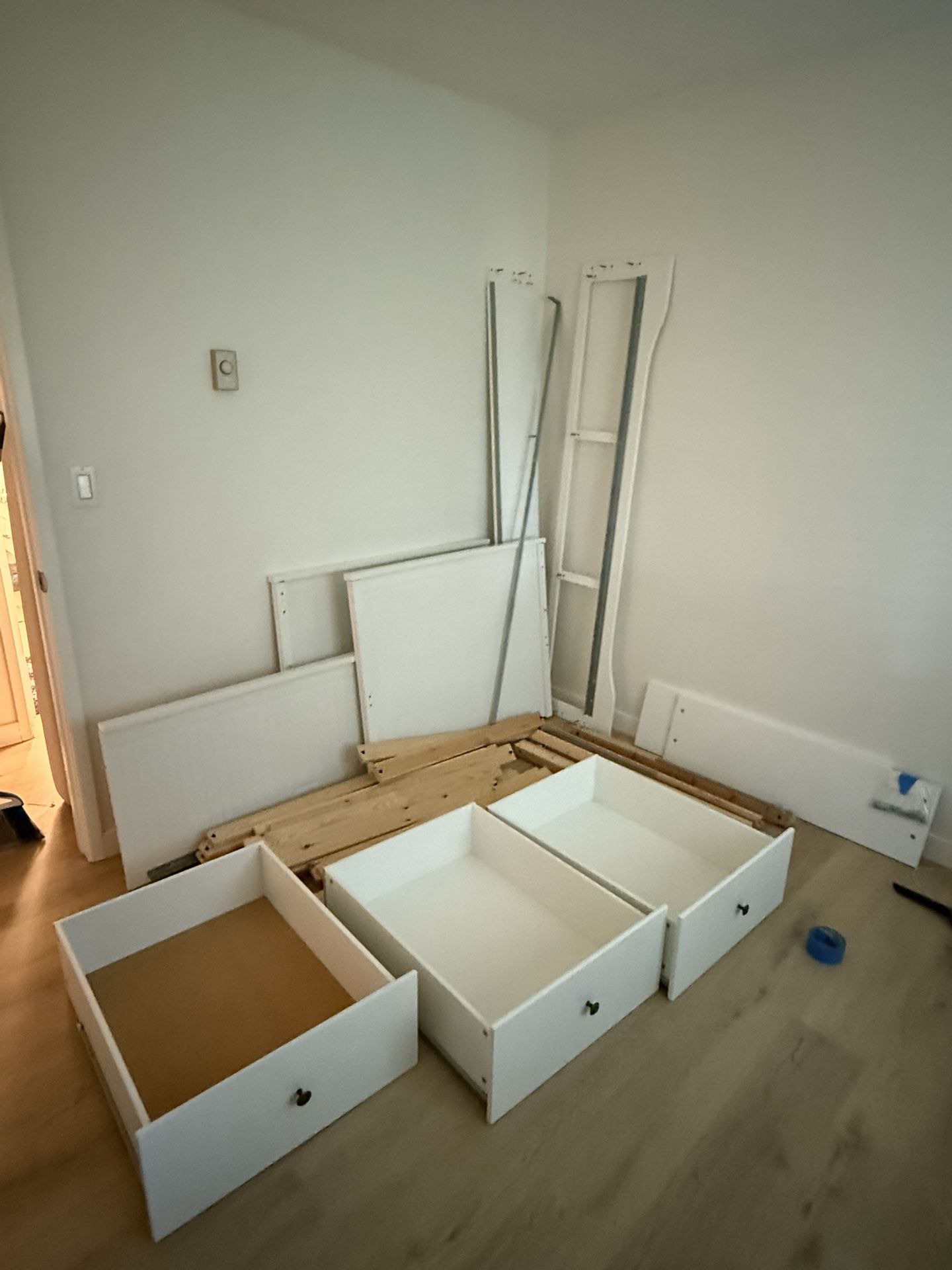 Daybed frame with 3 drawers, white, Twin-Double Bed AND 6.5” Full-Size Mattress + 3” Mattress Topper