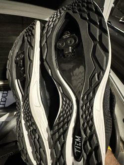 NEW Tiem Slipstream cycling 41.5 (10.5 Women or 8.5 Men) including clips