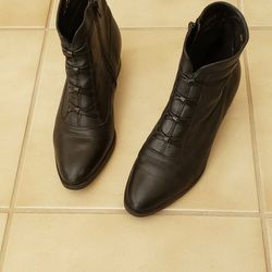 Ladies Black Leather Boots