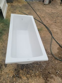 Drop in bath tub