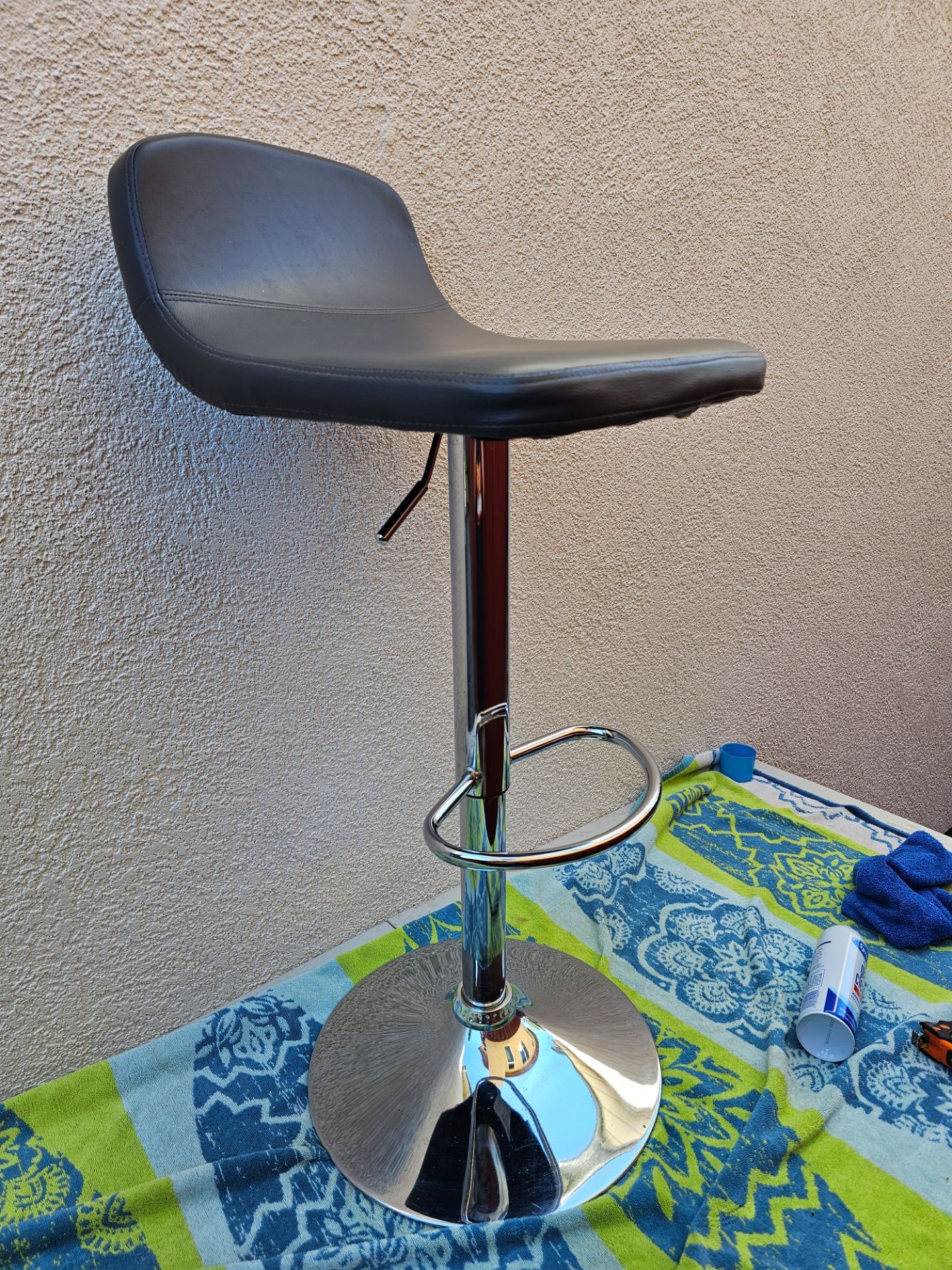 Stool adjustable height