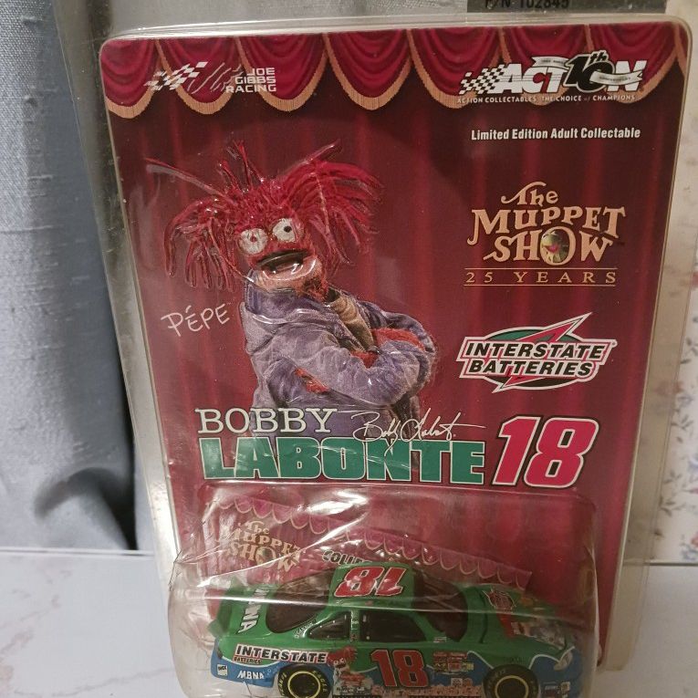 CAR 18 BOBBY LABONTE THE MUPPET SHOW YEARS IS 2002