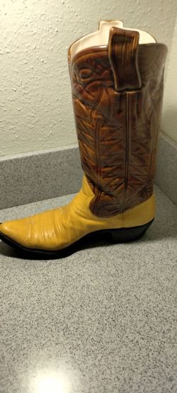 12 1/4" Tall Ceramic Cowboy Boots. Not One Chip On It. It's Rodeo Time! Would Look Great With Some Blue Bonnets In It.