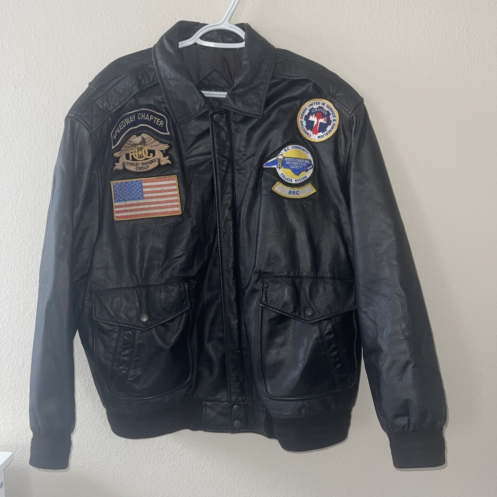 Roundtree & York Leather Bomber Jacket Mens Zip Sz XL With Bike Patches