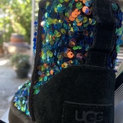 Kids/Girl UGG Boots Size 5 Gently Used With A Matching New Backpack 