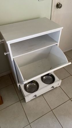Pet feeding station storage organizer