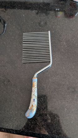 Vintage Metal  Cake Comb with Decorative Handle