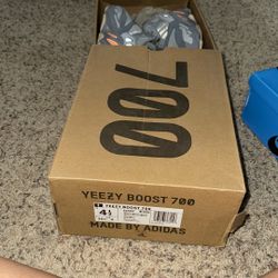 Adidas Yeezy Boost 700