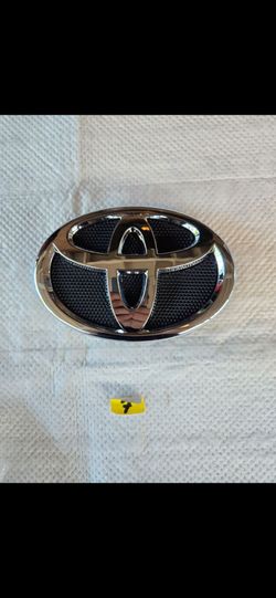 OEM Toyota Corolla Front Grille Emblem Badge 75(contact info removed)0 75(contact info removed)0 2019-2022