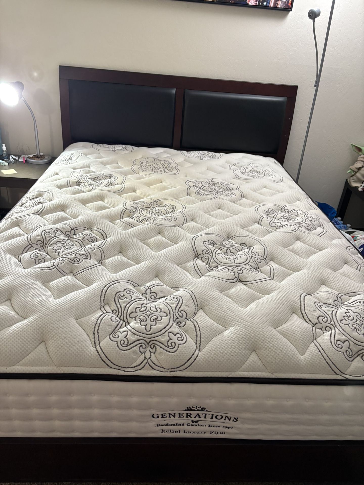 Queen Size Bed With Luxury Mattress