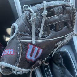A1000 Wilson Gloves
