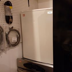 10% Off Today Used Excellent Summit Mini Refrigerator 