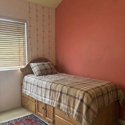 Twin Pine Bed With Mattress 