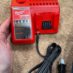 Milwaukee M18/M12 Charger 
