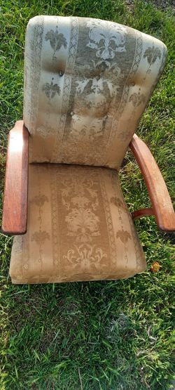 QUALITY VINTAGE HIGH BACK ROCKING CHAIR 