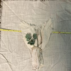 Linen Napkins With Eucalyptus Napkin Ring / 120