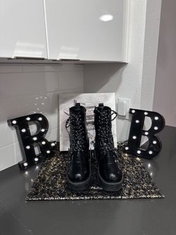 Fashion Nova Boots Women’s US Size 8 Black Snake Print (Sold Out Style)