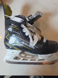 Youth hockey skates