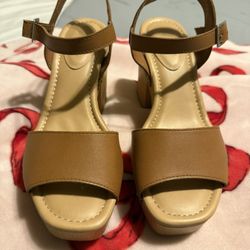 Women’s heels size 7 1/2