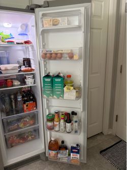 Frigidaire refrigerator side by side like new