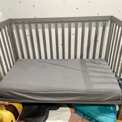 Gray Crib + Little Dreamer Moonlight Baby Mattress — Excellent Condition